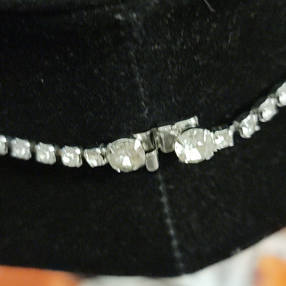 Rhinestone Neclace - Picture 3 of 4